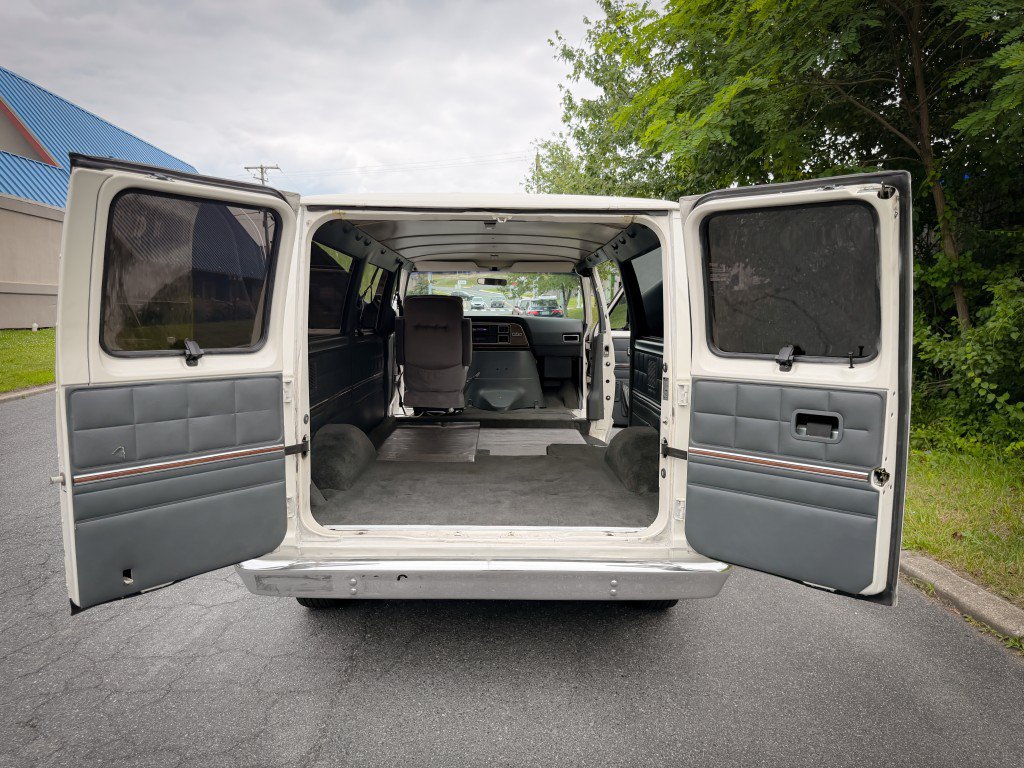 Used 1990 Ford E-150 and Econoline 150 RWD image 30