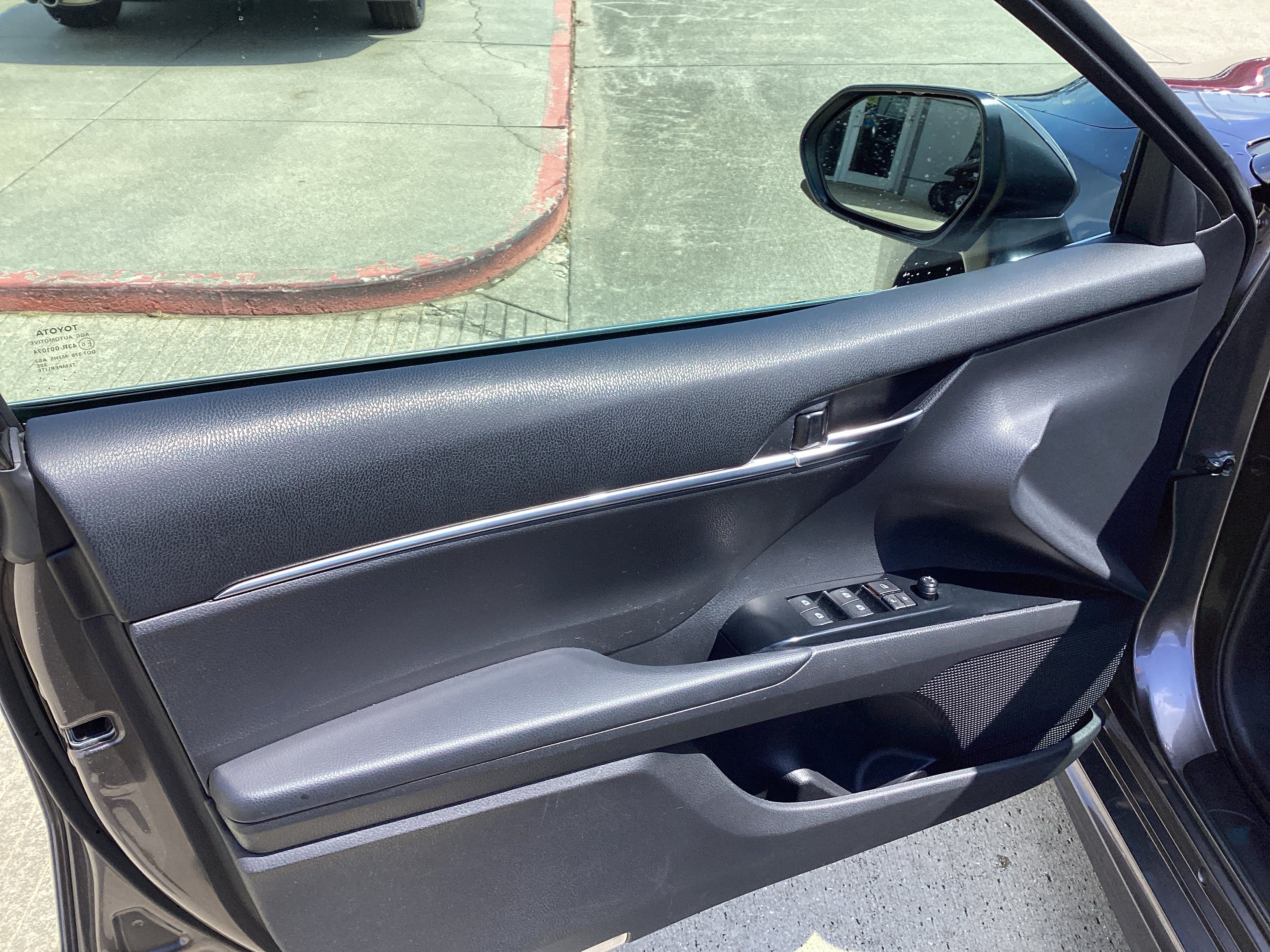 Used 2019 Toyota Camry SE FWD image 15