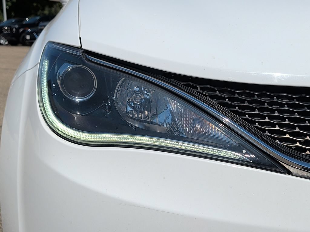 Used 2019 Chrysler Pacifica Limited FWD image 42