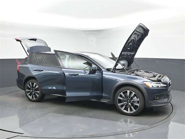 Used 2022 Volvo V60 T5 Cross Country w/ Advanced Package image 51