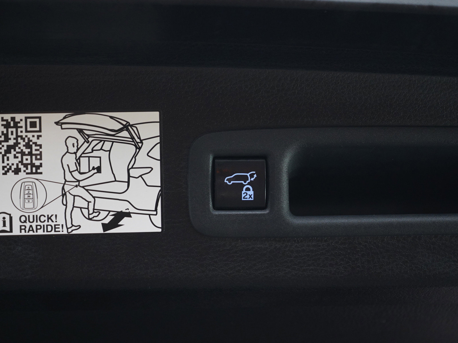 Used 2021 Toyota Sienna Limited image 21