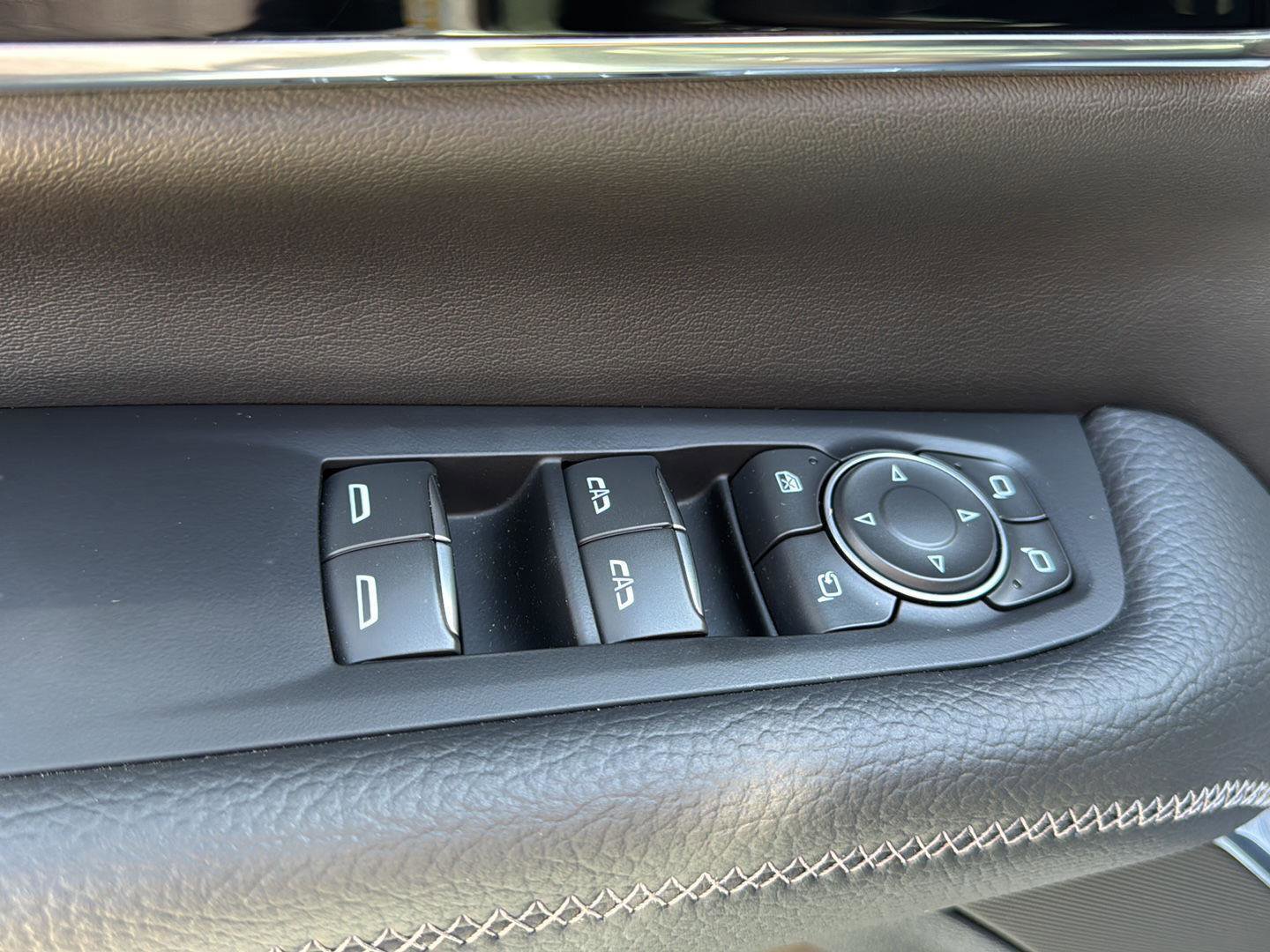 Used 2025 GMC Yukon Denali w/ Sun & Power Step Package image 13