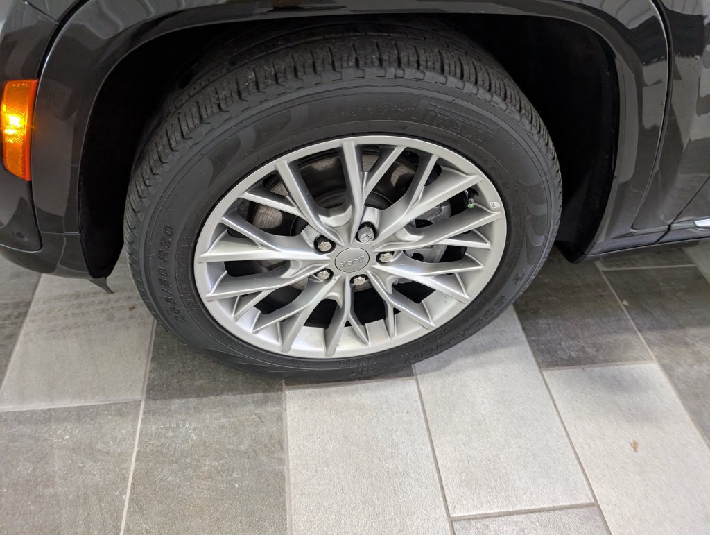 Used 2022 Jeep Grand Cherokee Summit AWD/4WD image 7