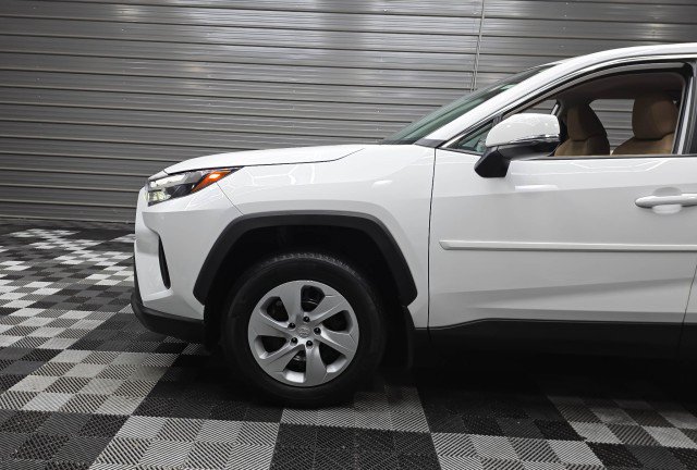 Used 2025 Toyota RAV4 LE AWD/4WD image 38