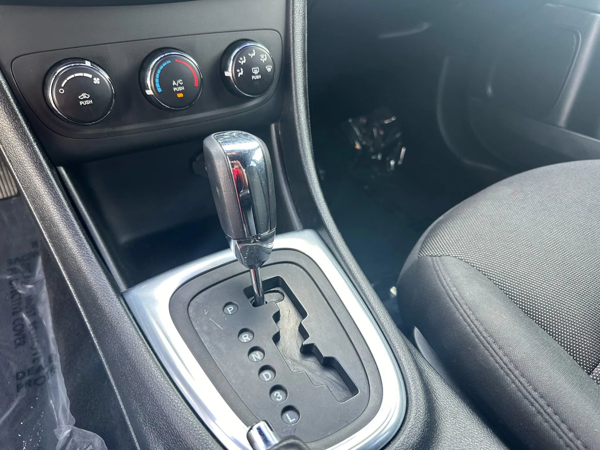 Used 2013 Dodge Avenger SE FWD image 16
