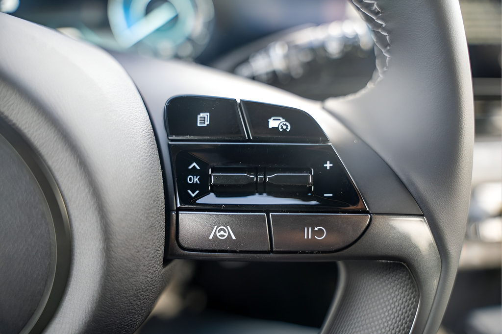 New 2025 Hyundai Elantra SEL FWD image 25