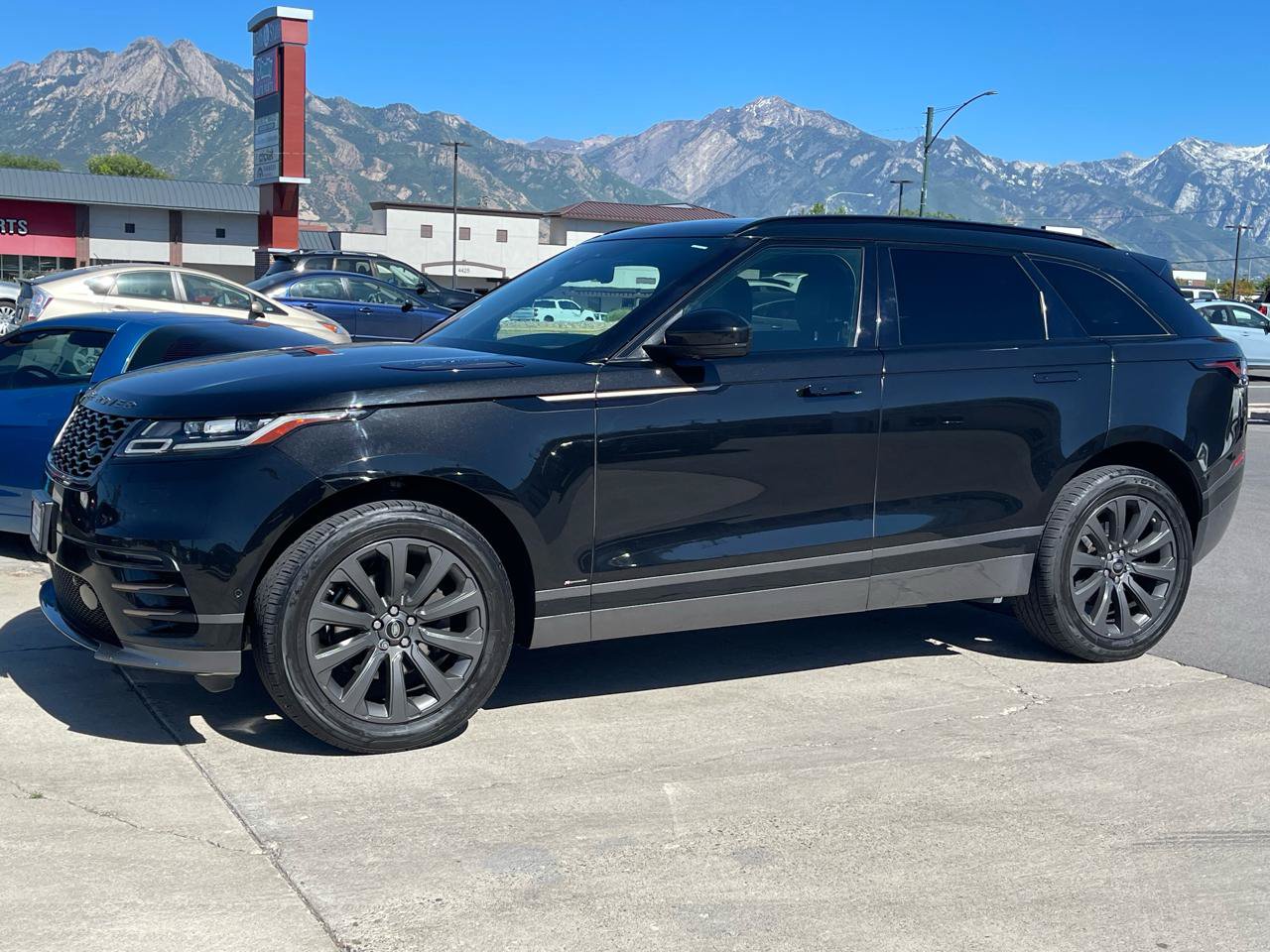 Used 2019 Land Rover Range Rover Velar R-Dynamic SE AWD/4WD image 8