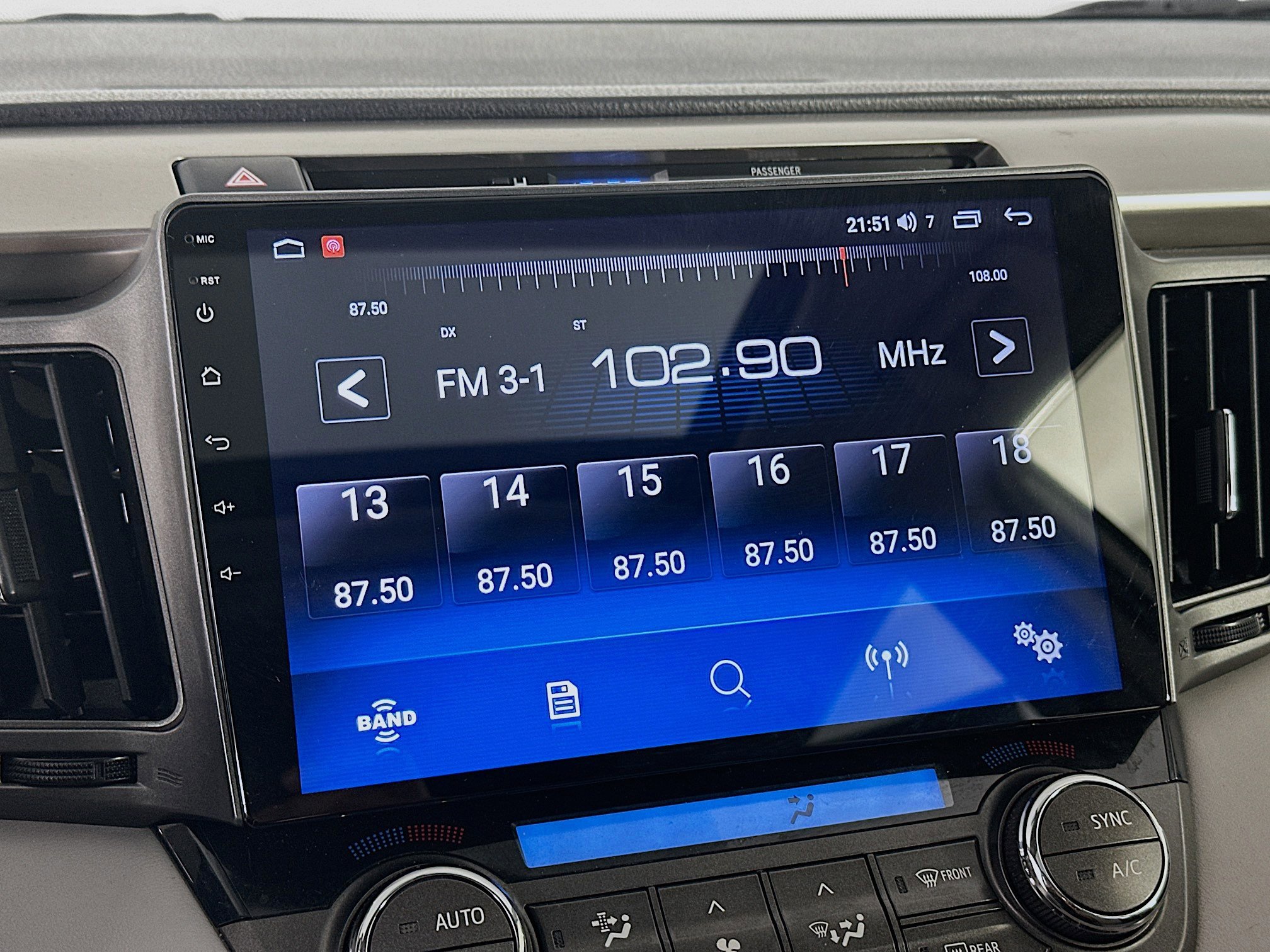 Used 2014 Toyota RAV4 XLE image 21