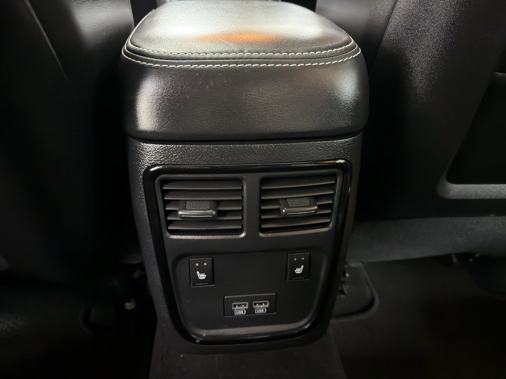 Used 2023 Chrysler 300 C image 29