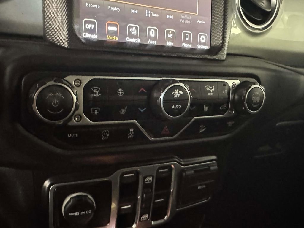 Used 2020 Jeep Wrangler Unlimited Sahara AWD/4WD image 24