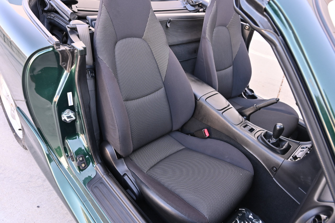 Used 2002 MAZDA MX-5 Miata RWD image 23