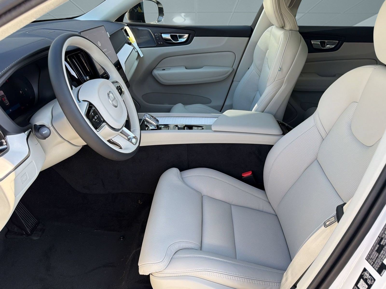 New 2026 Volvo XC60 B5 Ultra w/ Protection Package Premier AWD/4WD image 5