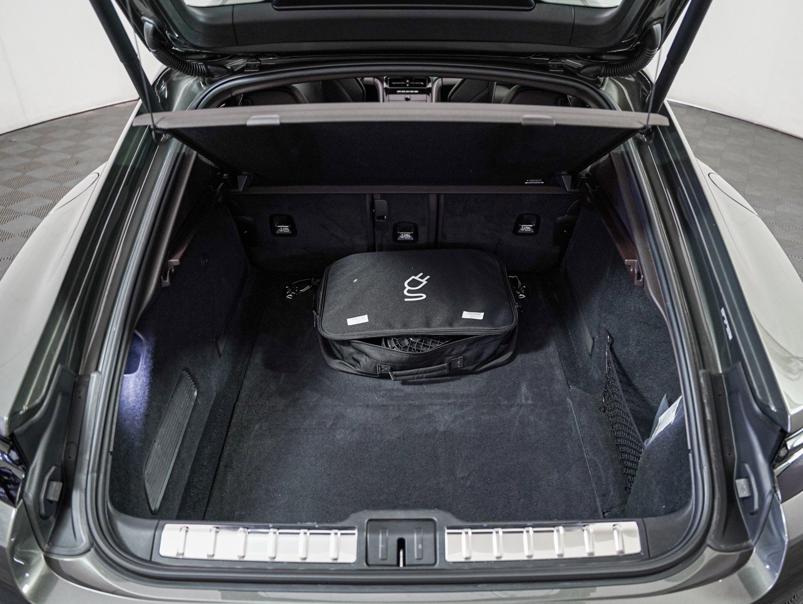 Certified 2025 Porsche Panamera 4S image 24