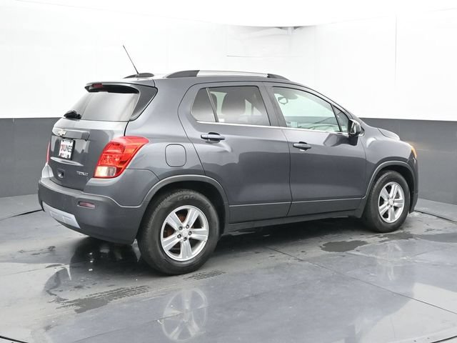Used 2016 Chevrolet Trax LT w/ LT Sun and Sound Package FWD image 2
