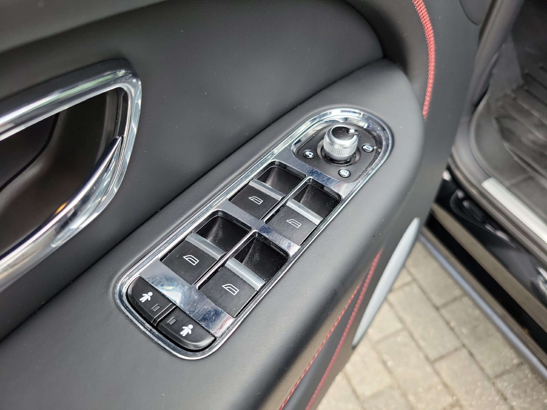Certified 2023 Bentley Bentayga AWD/4WD image 31