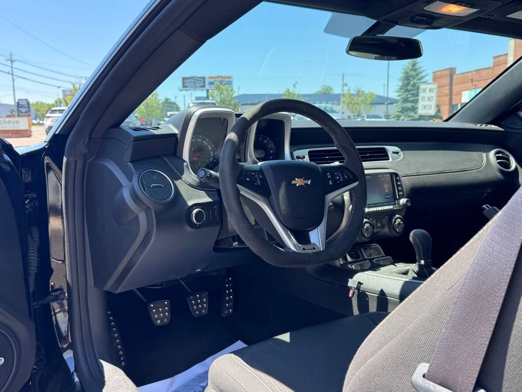 Used 2013 Chevrolet Camaro SS w/ SS Performance Package RWD image 10