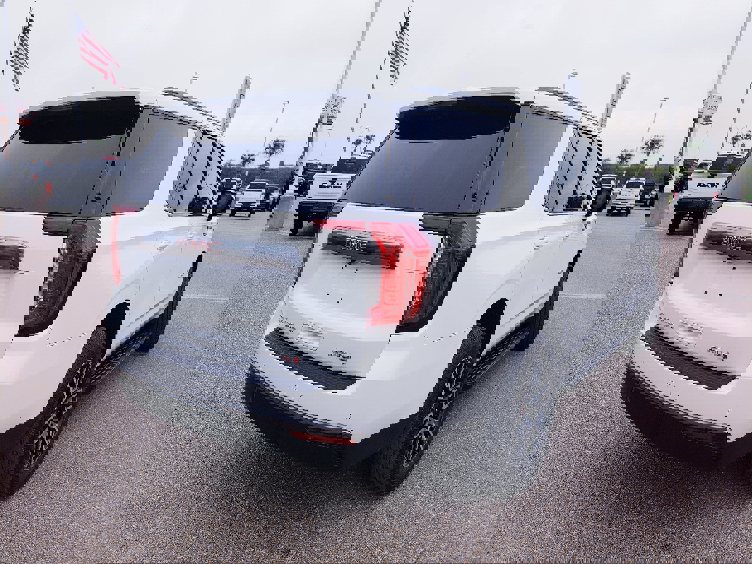 Used 2024 GMC Yukon AT4 w/ Technology Package image 7