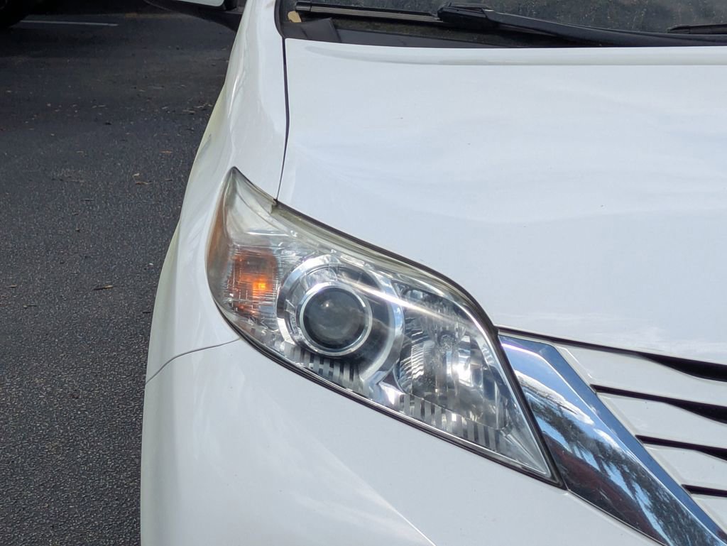 Used 2016 Toyota Sienna LE image 11