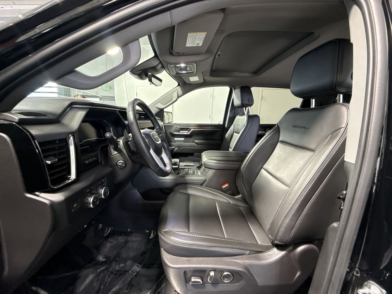 Used 2024 GMC Sierra 1500 Denali w/ Technology Package AWD/4WD image 14