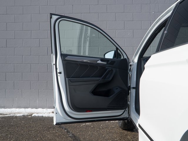 Certified 2024 Volkswagen Tiguan SE R-Line image 15