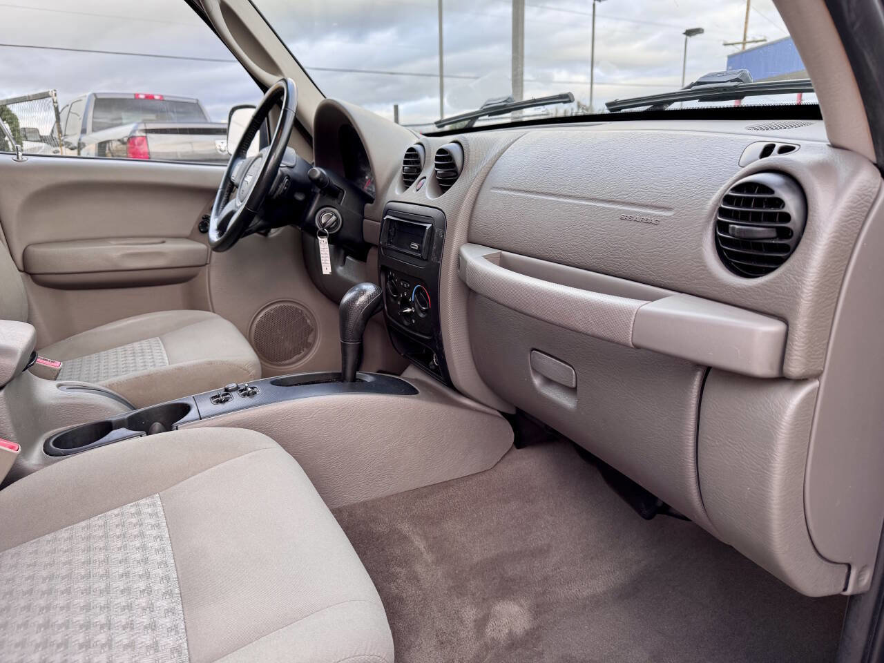 Used 2005 Jeep Liberty Sport image 10