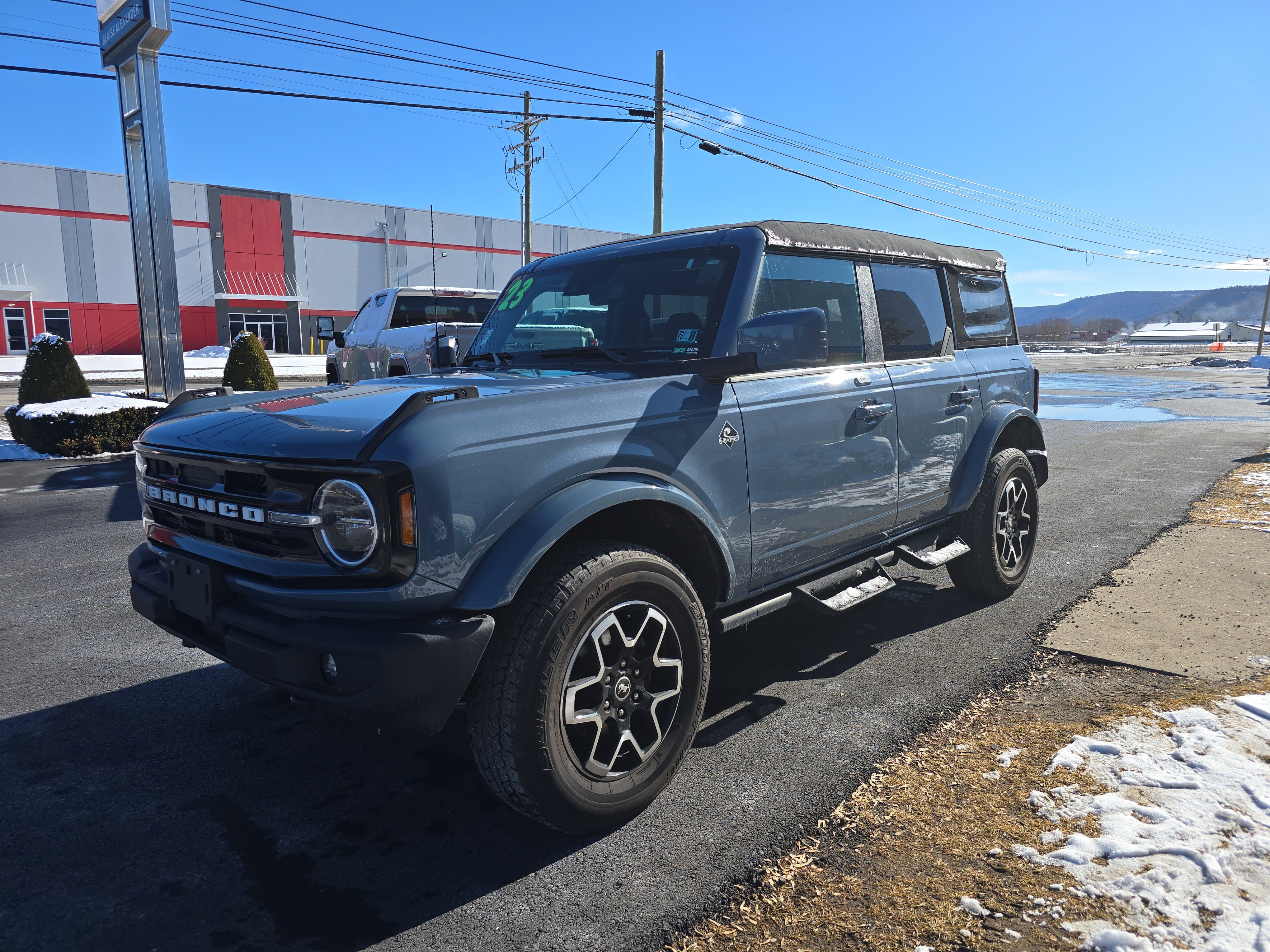 Used 2023 Ford Bronco Outer Banks image 8
