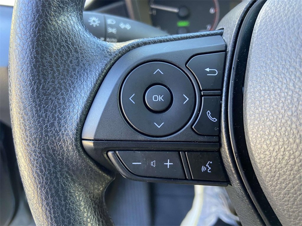 Used 2025 Toyota Corolla LE image 30