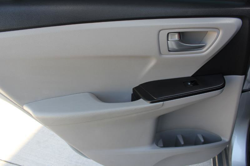 Used 2017 Toyota Camry SE FWD image 15