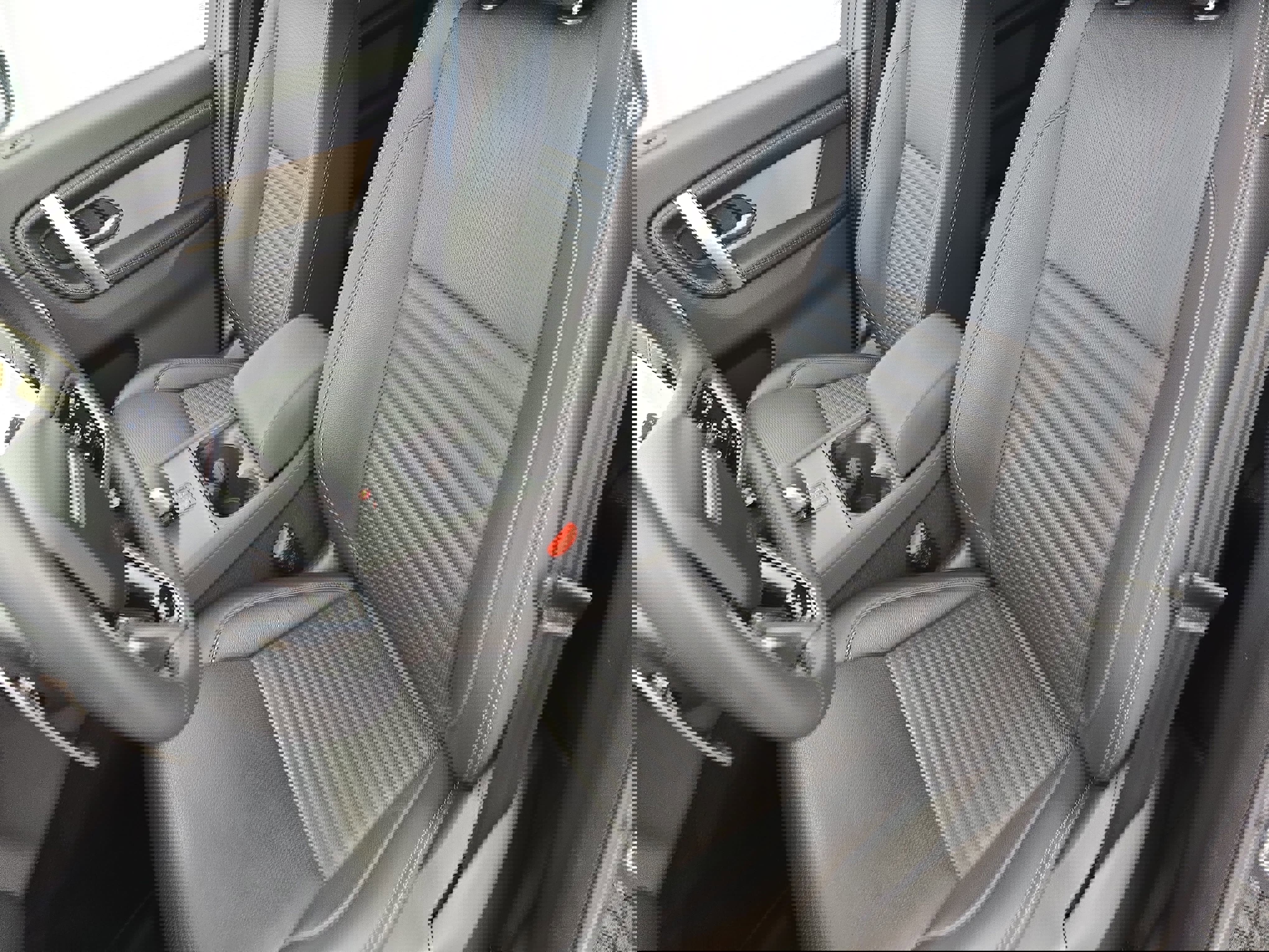 Used 2024 Land Rover Discovery Sport Dynamic SE image 15