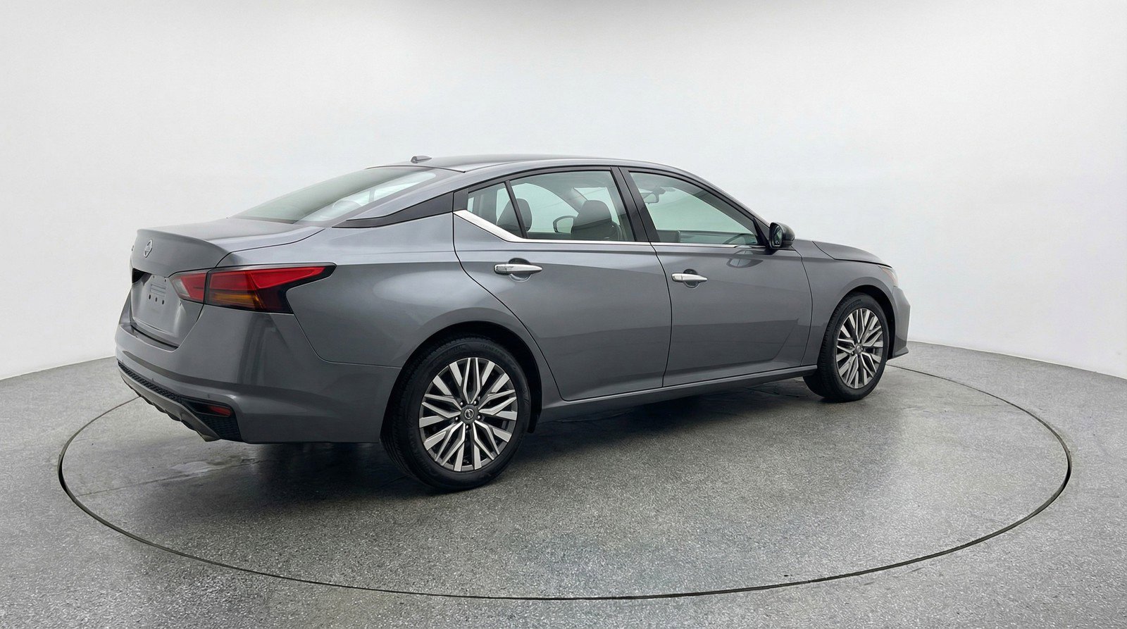 Used 2025 Nissan Altima 2.5 SV FWD image 9