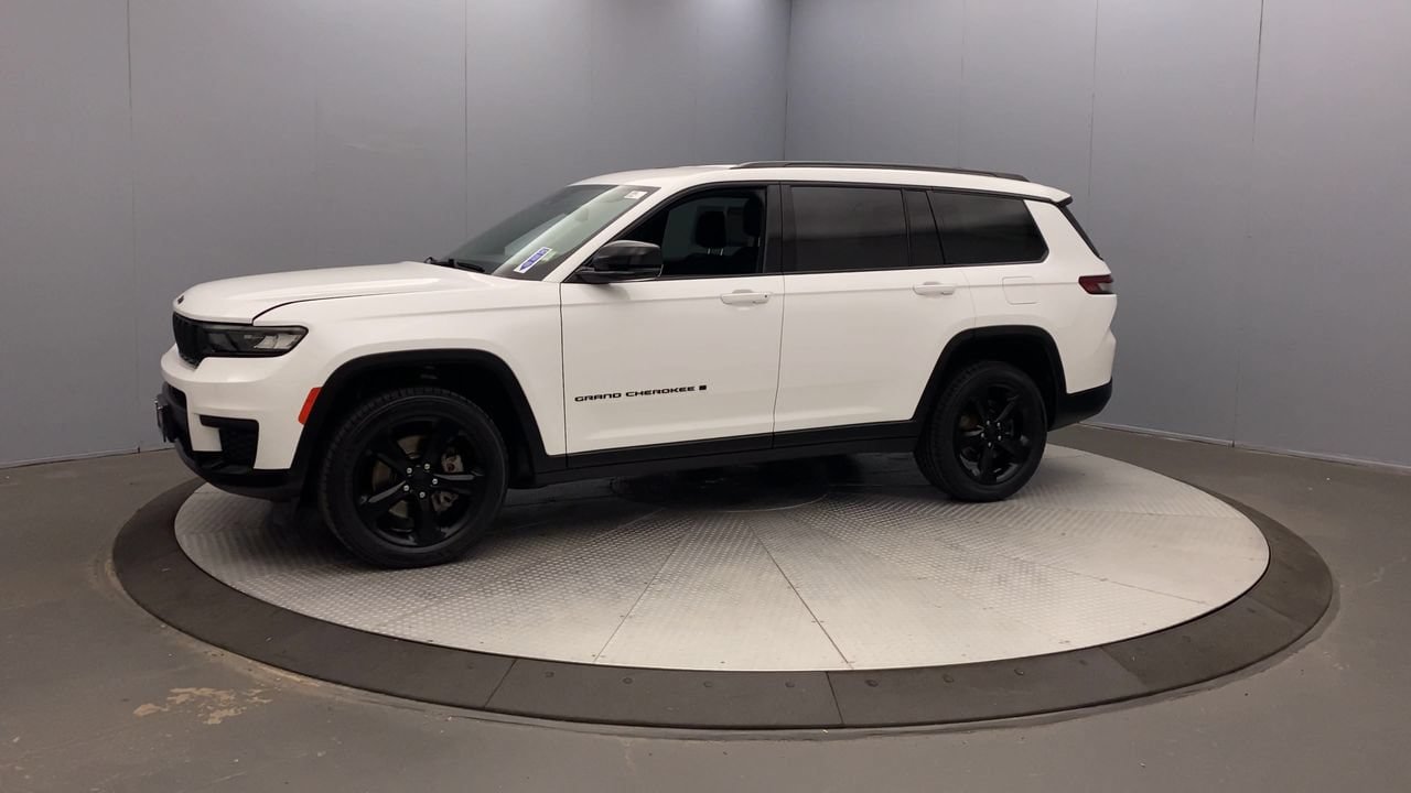 Used 2023 Jeep Grand Cherokee L Laredo AWD/4WD image 9