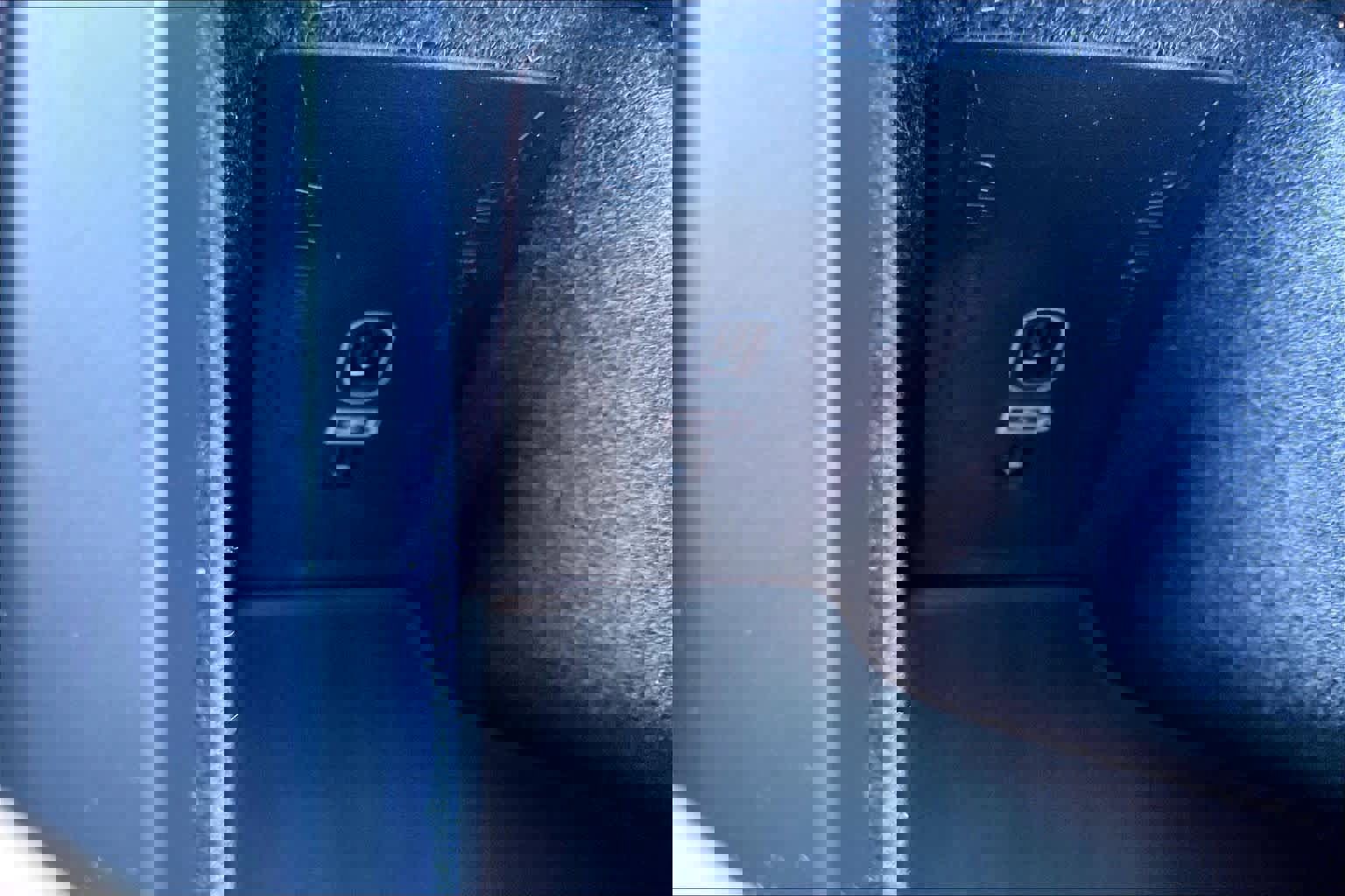 Used 2023 Volvo XC60 T8 Plus image 36