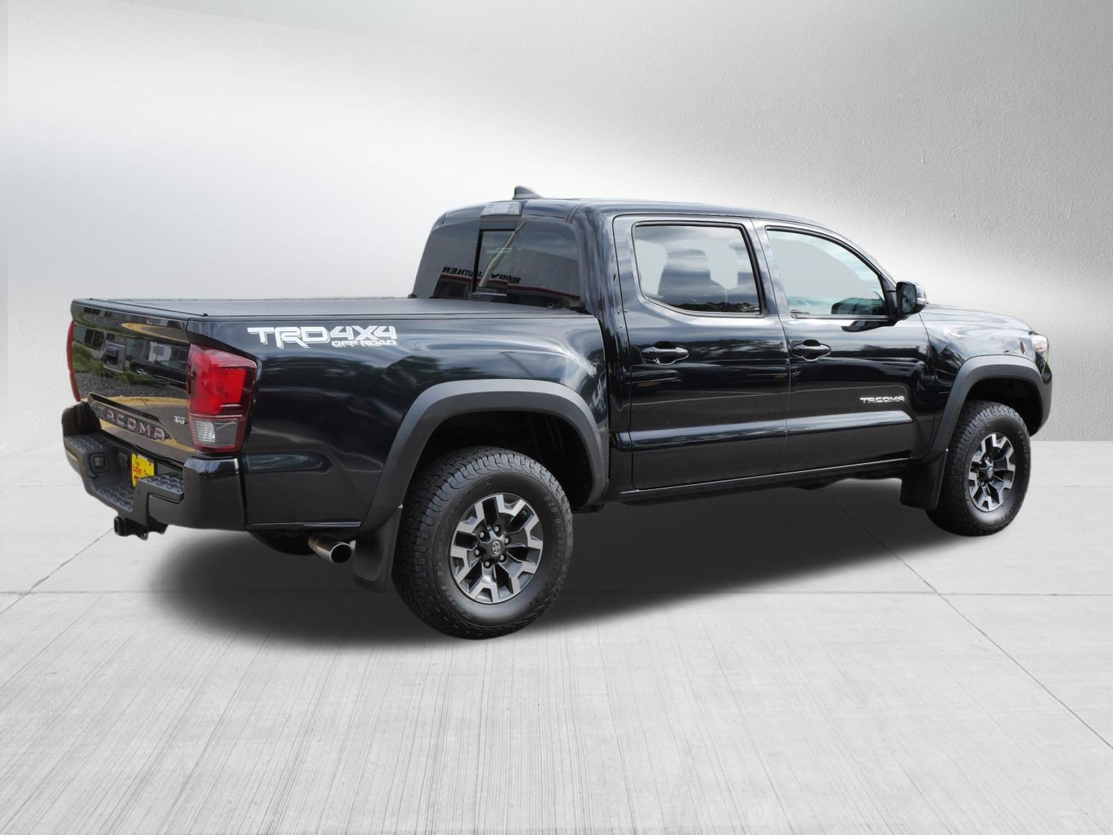 Certified 2018 Toyota Tacoma TRD Off-Road AWD/4WD image 7