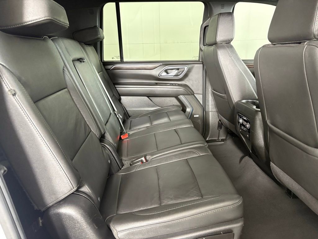 Used 2024 Chevrolet Suburban LT RWD image 20
