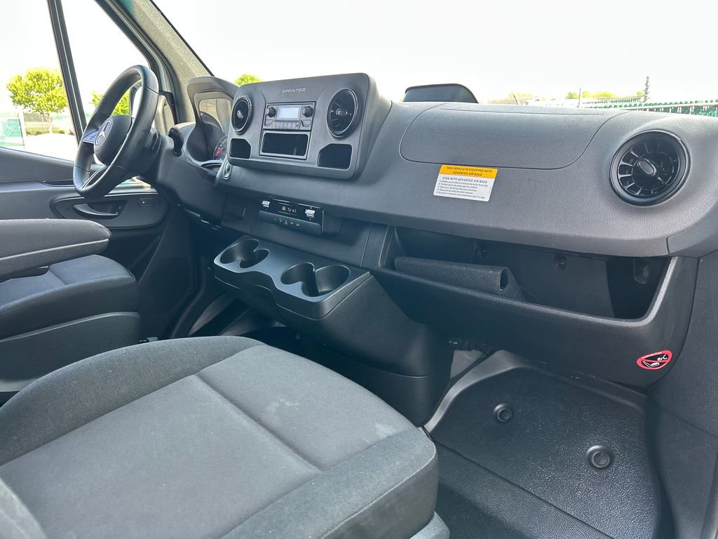 Used 2025 Mercedes-Benz Sprinter 2500 image 26