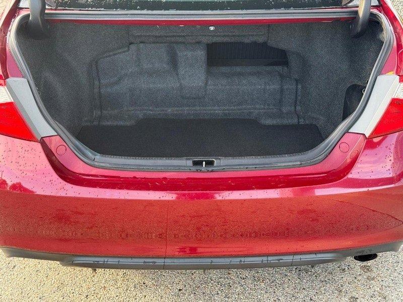 Used 2015 Toyota Camry SE image 4