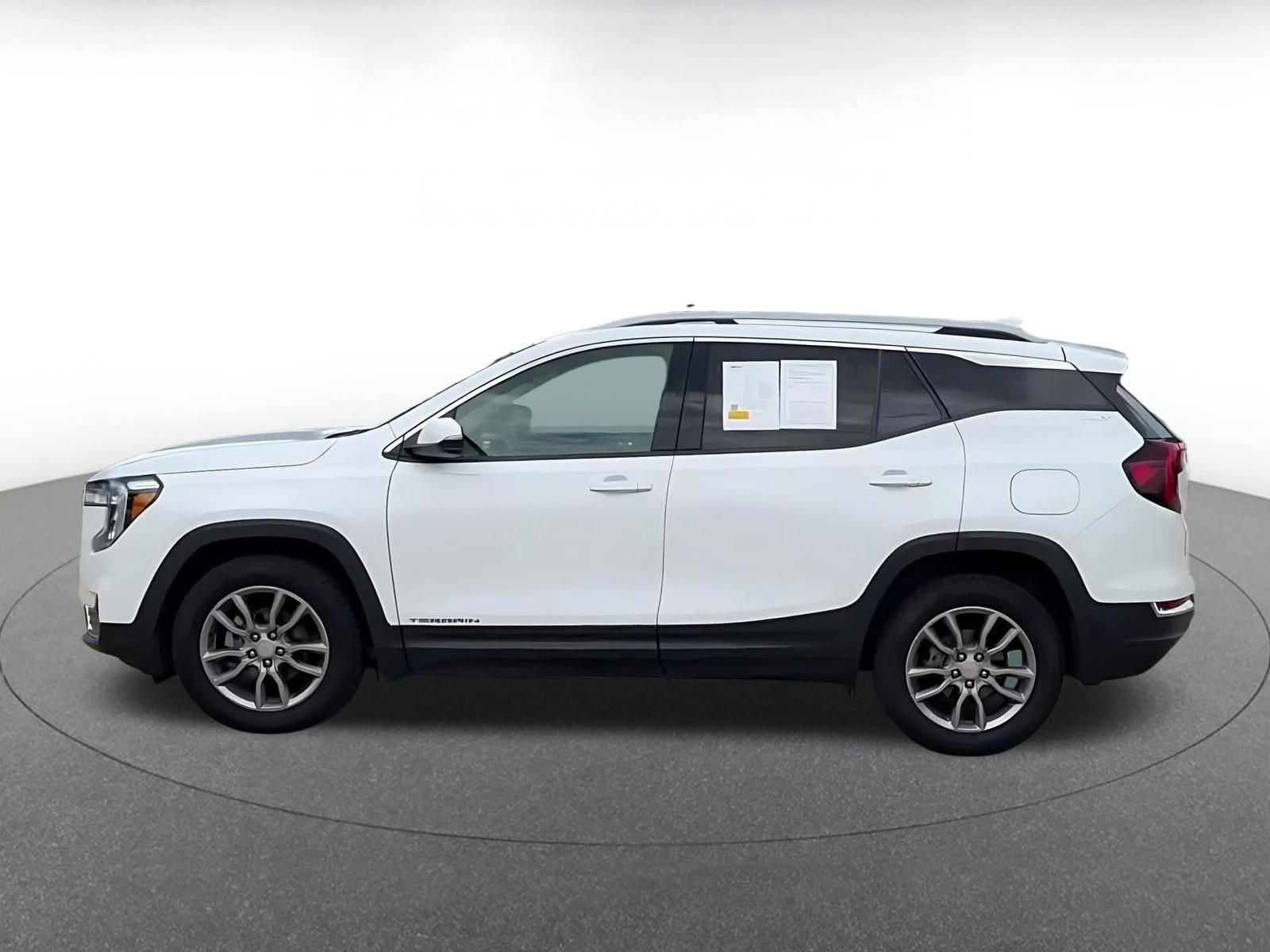 Used 2024 GMC Terrain SLT AWD/4WD image 9