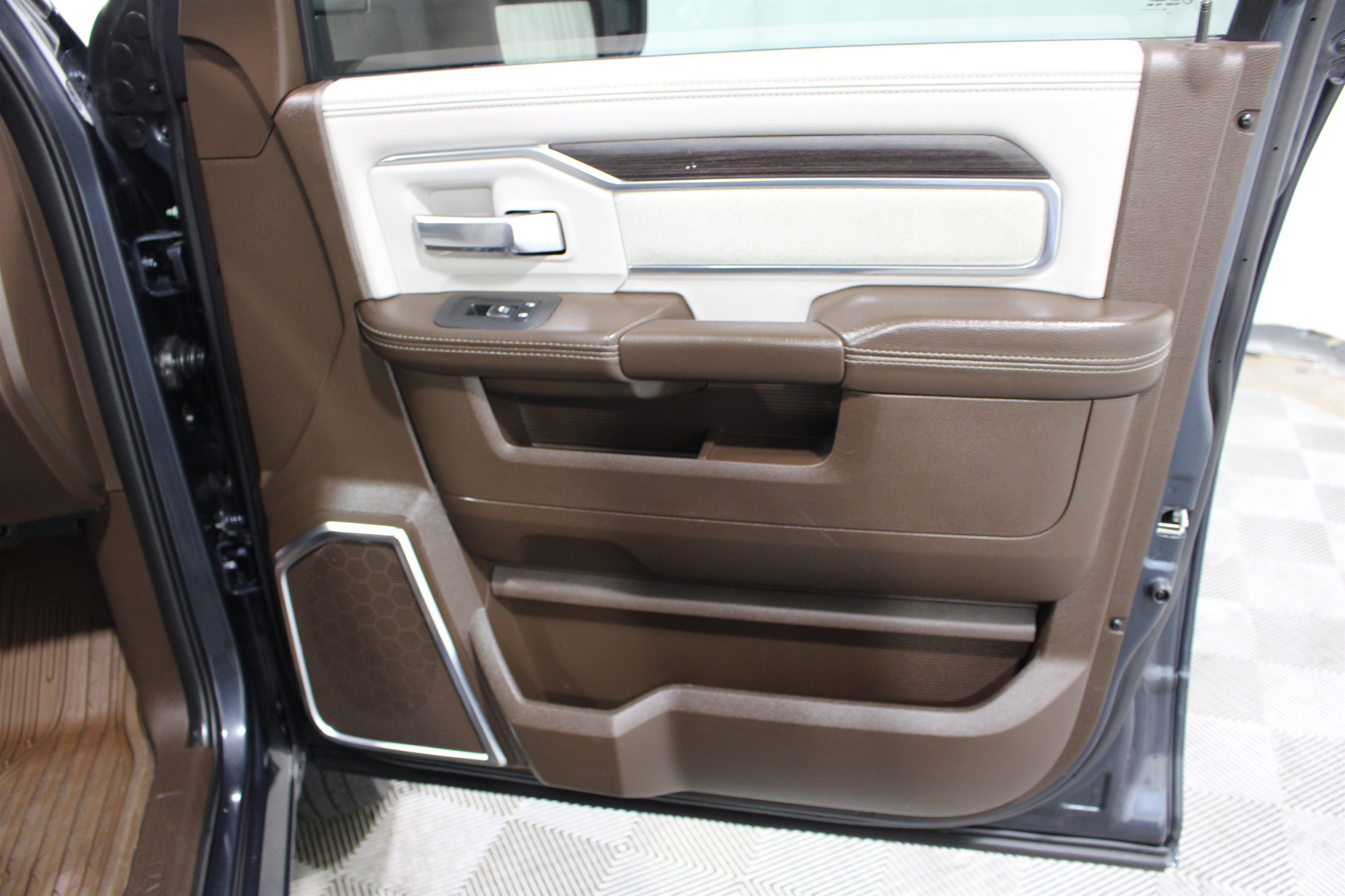 Used 2026 RAM 3500 Laramie AWD/4WD image 29