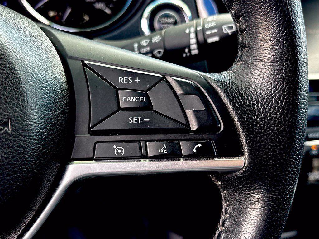 Used 2020 Nissan Rogue SV FWD image 16