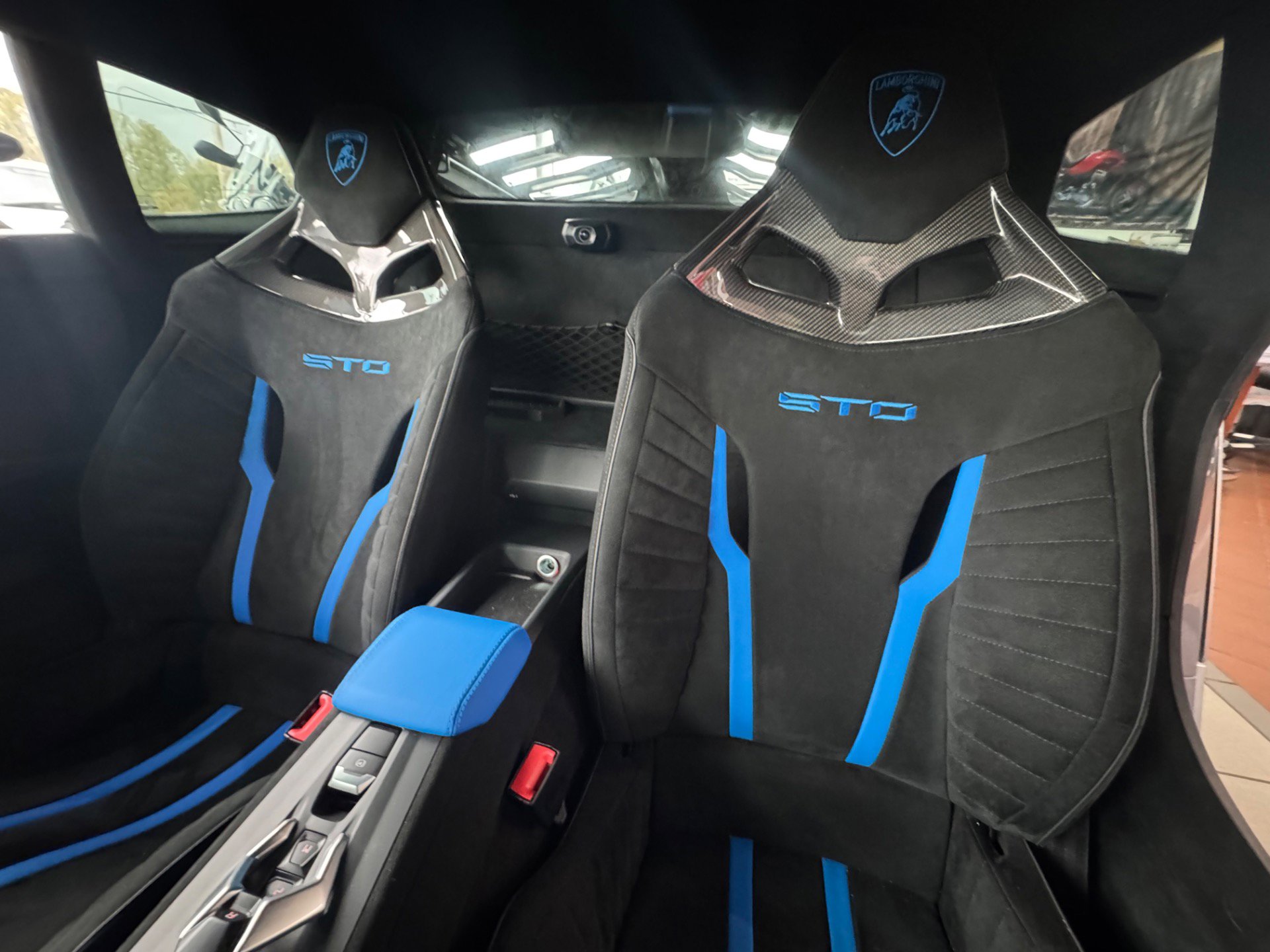 Used 2023 Lamborghini Huracan STO image 15