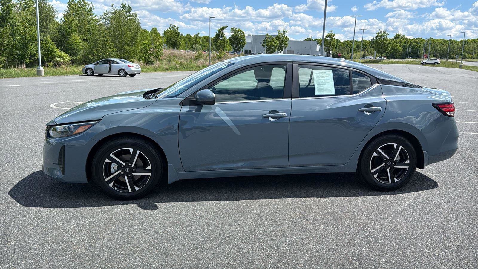 Used 2025 Nissan Sentra SV FWD image 11