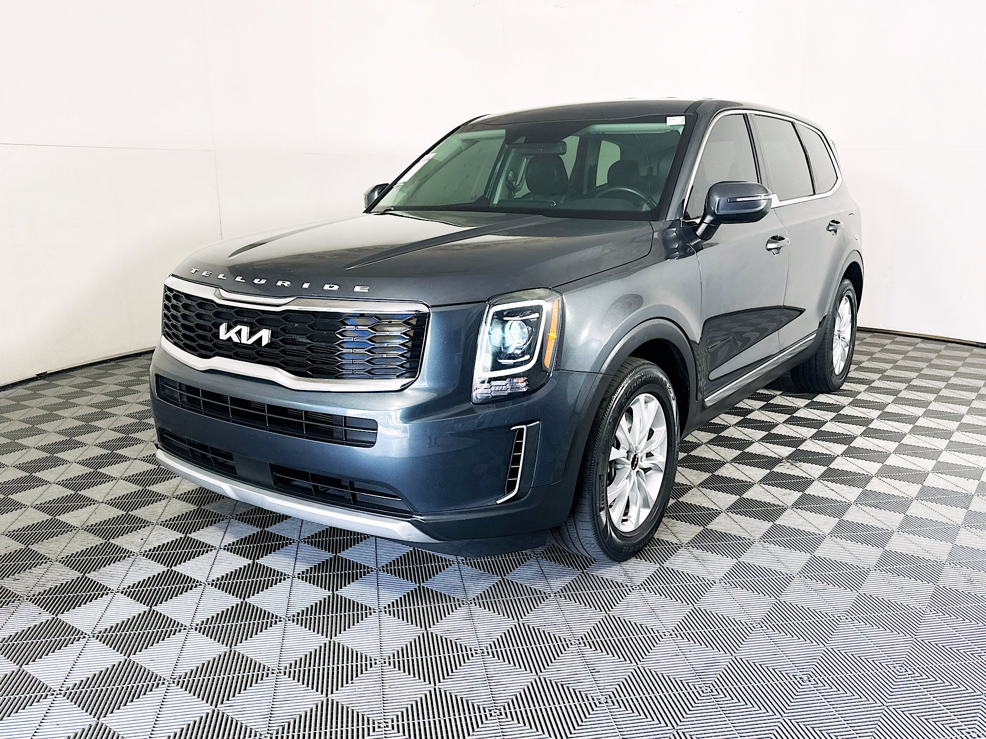Used 2022 Kia Telluride LX FWD image 7