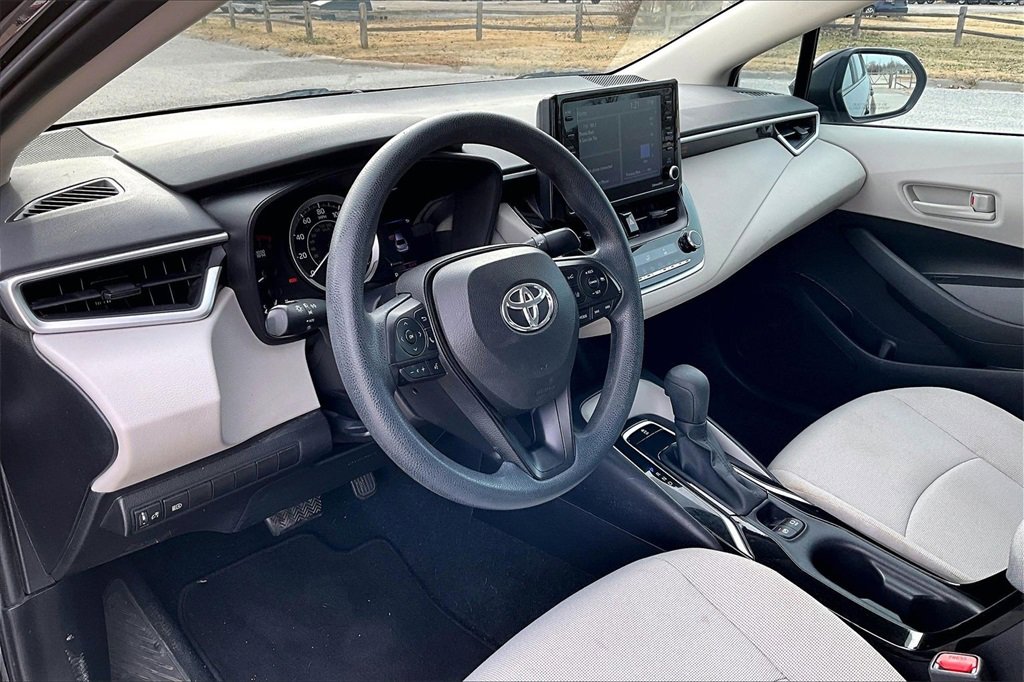 Used 2022 Toyota Corolla LE image 12