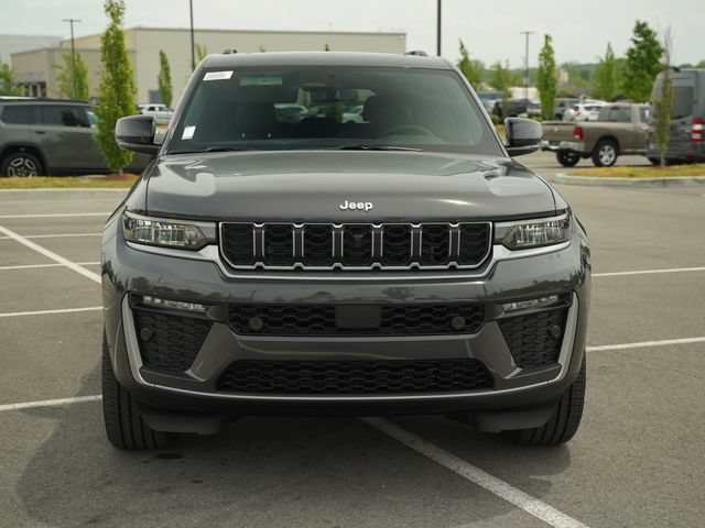 New 2026 Jeep Grand Cherokee Limited w/ Luxury Tech Group II AWD/4WD image 2
