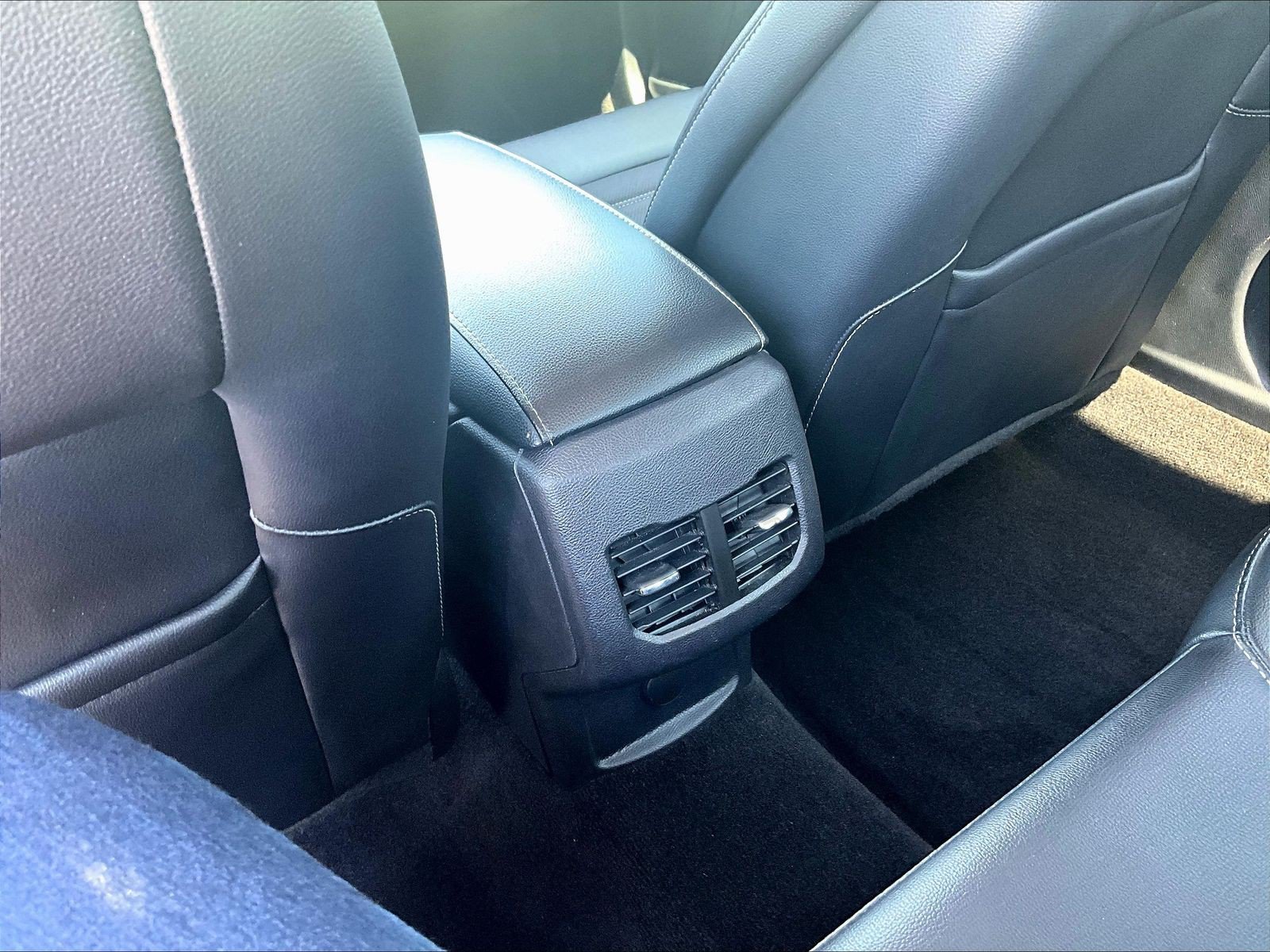 Used 2018 Ford Fusion SE w/ Equipment Group 201A FWD image 10