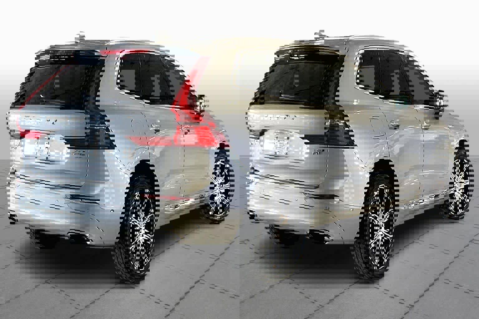 Used 2018 Volvo XC60 T5 Inscription w/ Convenience Package image 12