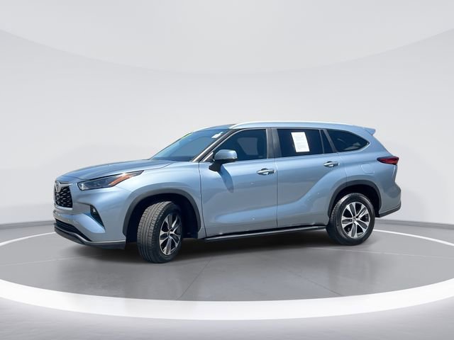 Used 2023 Toyota Highlander XLE FWD video 1