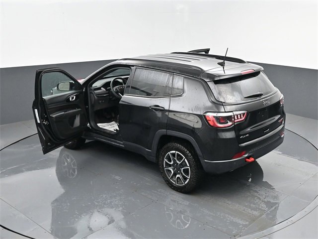 Used 2024 Jeep Compass Trailhawk image 23