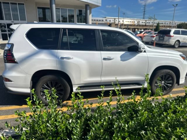 Used 2023 Lexus GX 460 Luxury w/ Sport Design Package AWD/4WD image 22