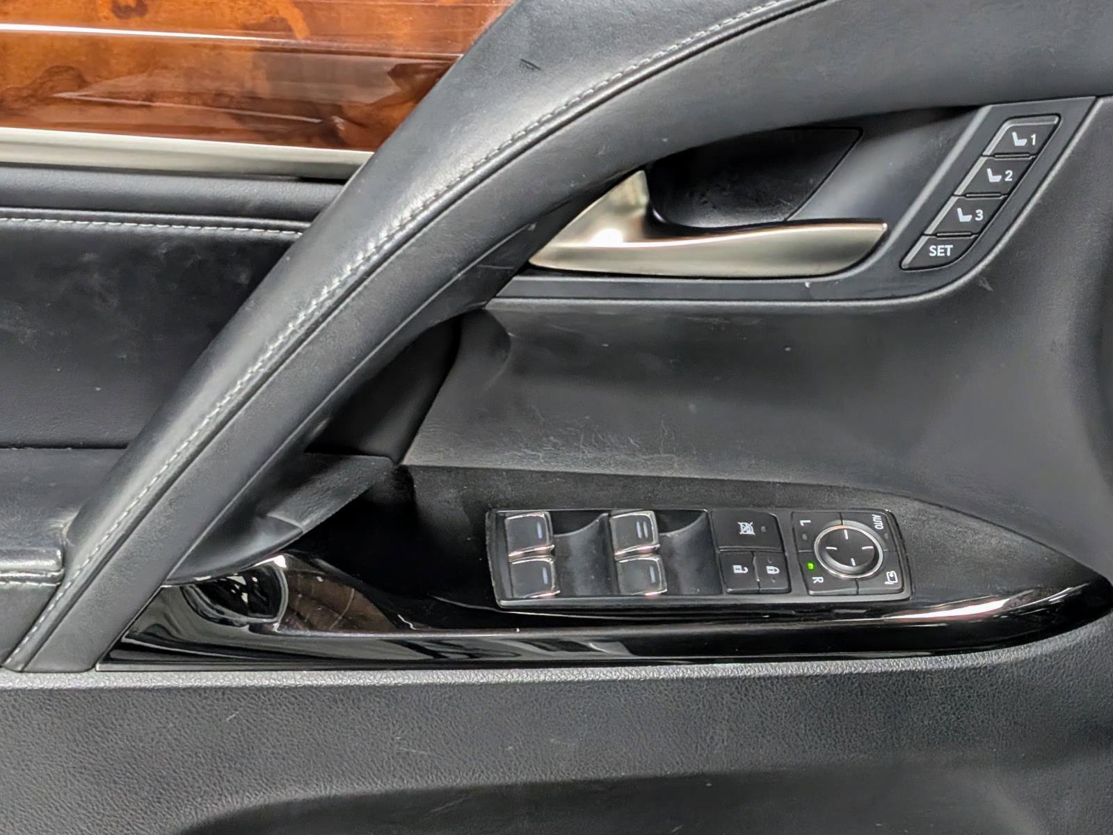 Used 2018 Lexus LX 570 4WD w/ Luxury Package image 13